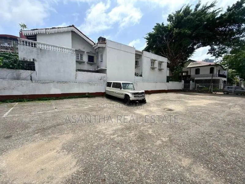 (AFA362) 18 P Land With Property Sale At Colombo 07