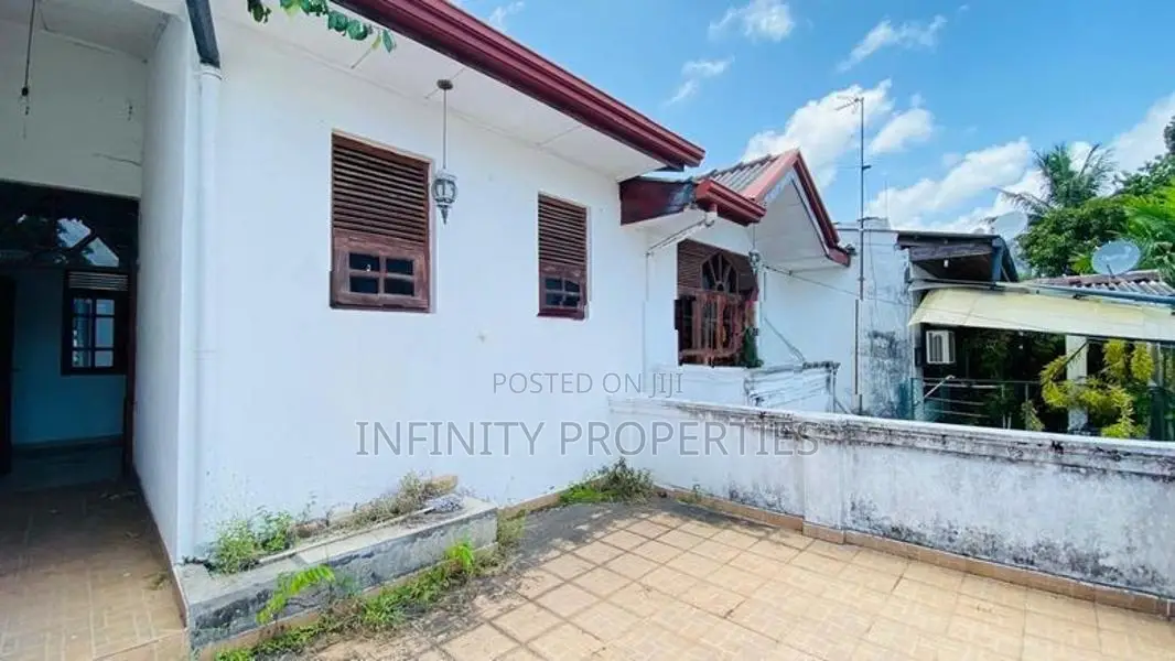 (AFA390) 10 P Land With Property Sale At Colombo 07