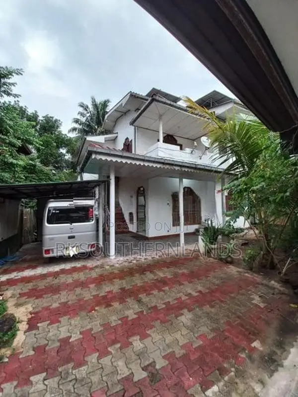 Two storey house for sale in Meddawattha matara