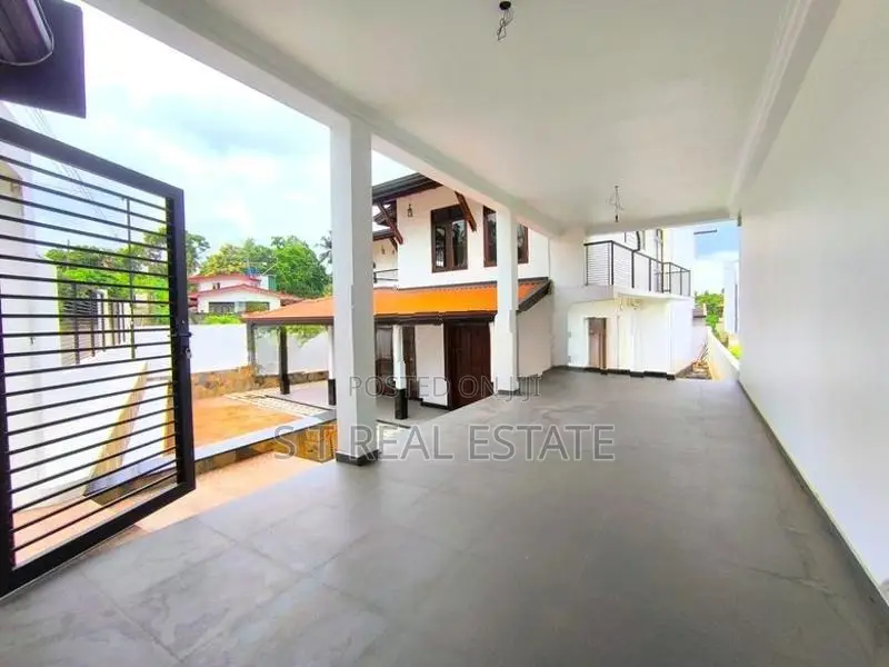 Newly Build Luxury Three Story House For Sale In Kottawa