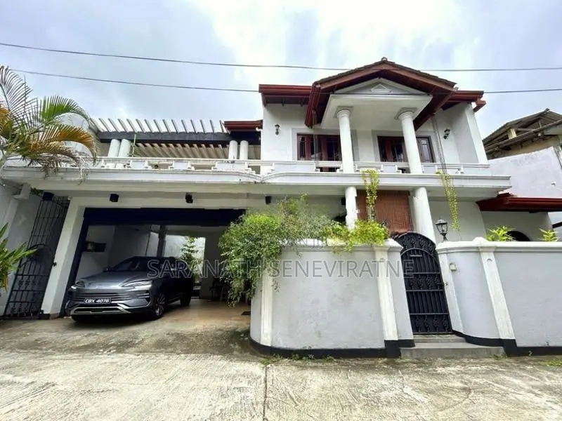 Luxury House For Sale in Off Dutugamunu Mw Kohuwala Colombo 6