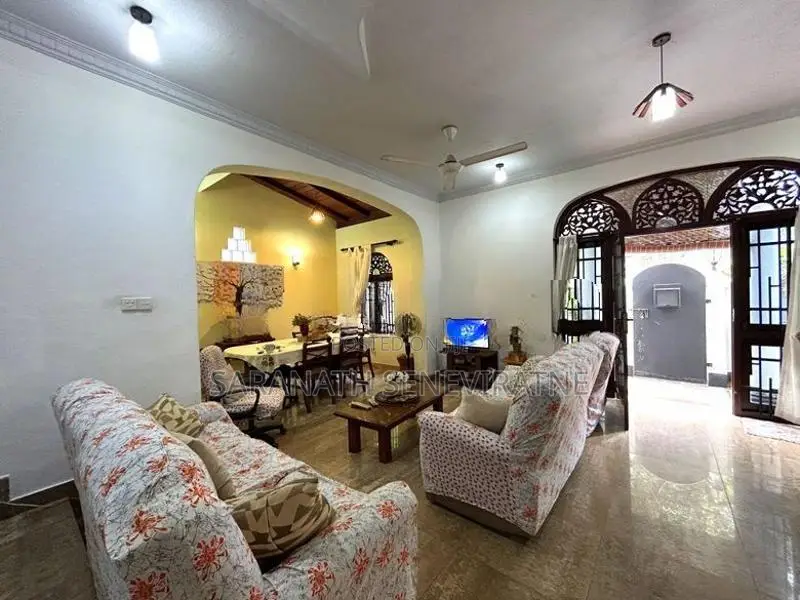 Luxury House For Sale in Off Dutugamunu Mw Kohuwala Colombo 6