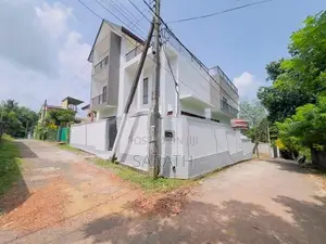 Luxury Brand New 3 Storied House In Talawatugoda