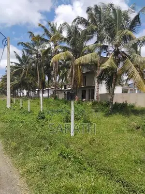 ඉක්මනින් විකිනීමට අඩක් නිමකළ නිවසක්