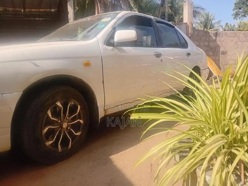 Nissan Bluebird 1998
