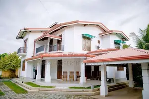 House For Sale / 6 BR /25 Per Nilpanagoda