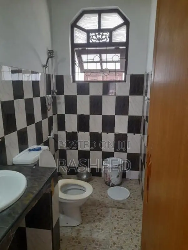 1st floor 3bedroom house for rent in Kalubowila