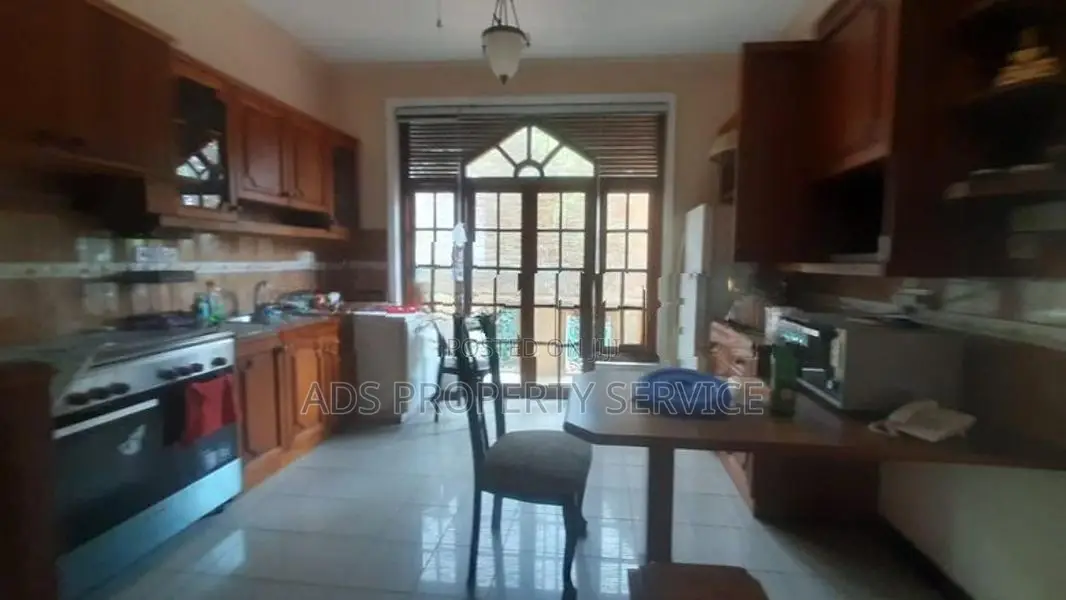 16 perches land with 3 story house for sale in Kotte