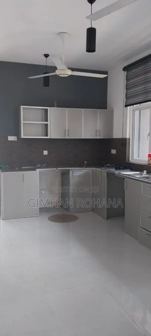 3 Bedrooms House For Rent Rathmalana