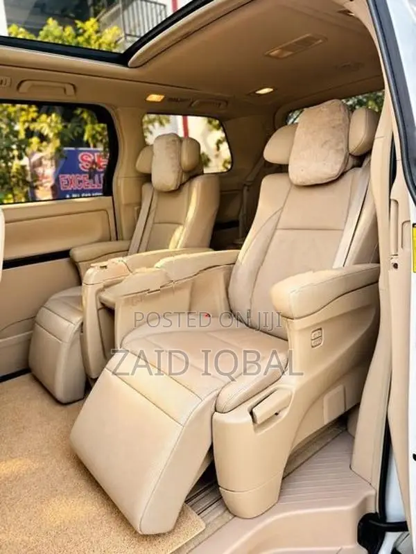 Toyota Vellfire 2012