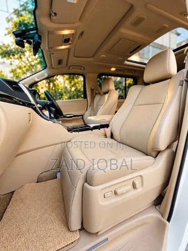 Toyota Vellfire 2012