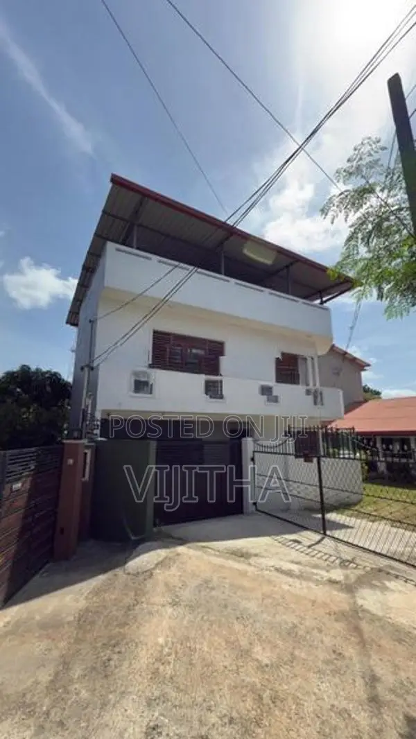 Two Storey House for Rent Akuraygoda Road