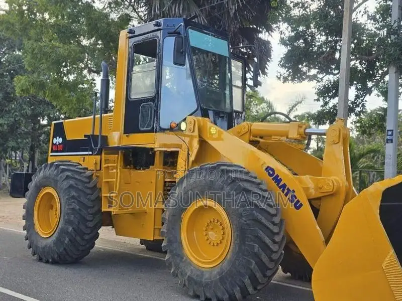 Komatsu WA300-1 Loader
