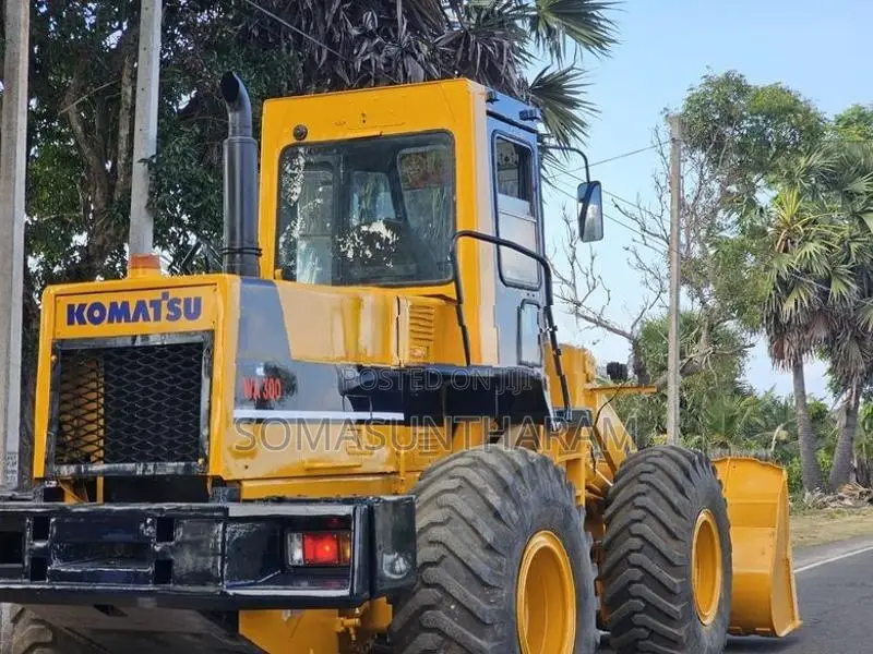 Komatsu WA300-1 Loader