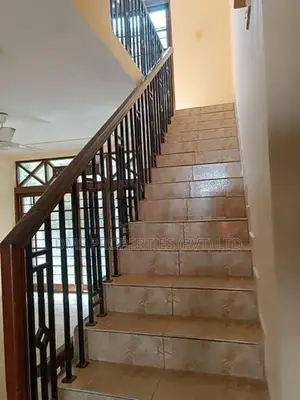 House For Sale | 8 BR Colombo 4