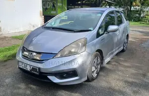 Honda Fit Shuttle 2014