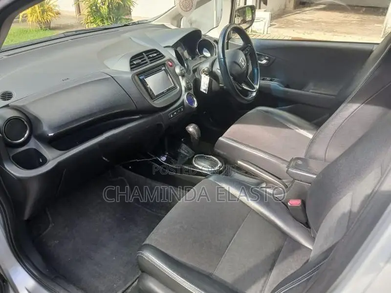 Honda Fit Shuttle 2014