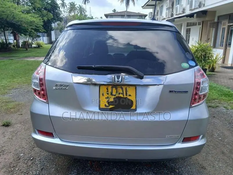 Honda Fit Shuttle 2014