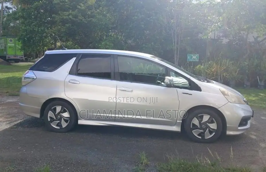 Honda Fit Shuttle 2014