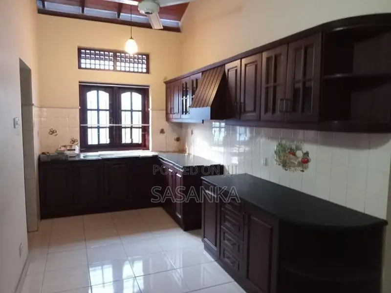 DEHIWALA FOUR BED ROOMS LUXURY HOUSE FOR RENT