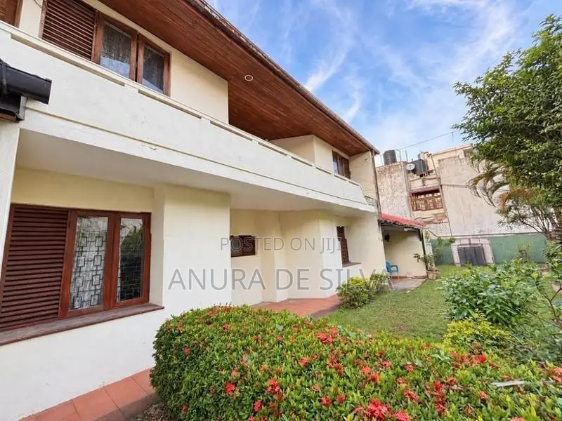 5 Bedroom Family Home for sale in Nawala