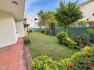 5 Bedroom Family Home for sale in Nawala