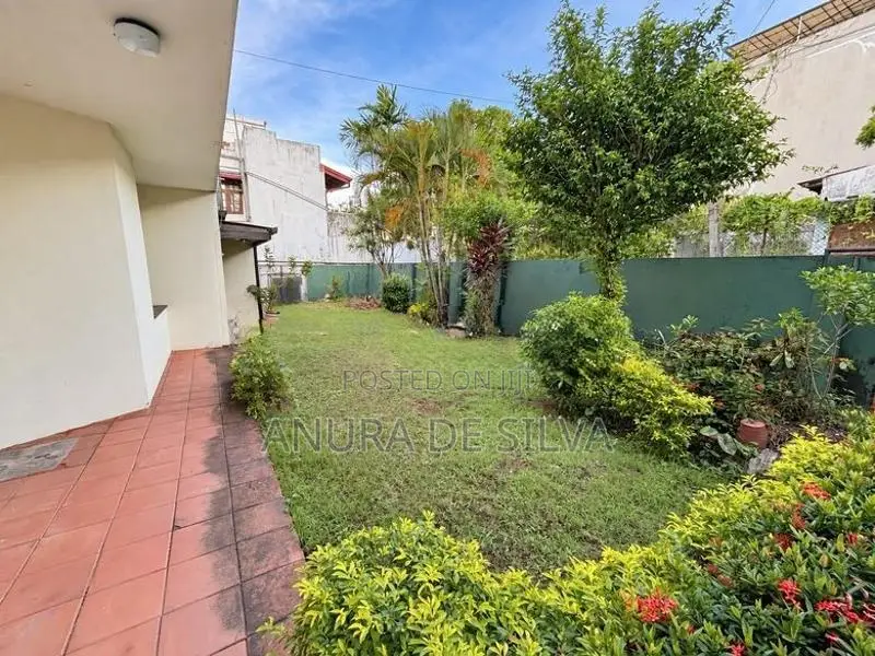 5 Bedroom Family Home for sale in Nawala