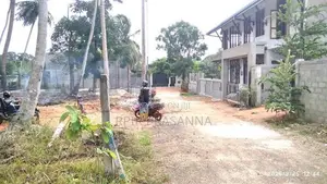 සින්නක්කර ඔප්පු සහිත නිස්කලංක පරිසරයක පිහිටි අගනා ඉඩමක් වහාම විකිණීමට.