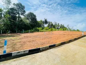 Kalagedihena සපුගස්තැන්න පාරෙන් නුවර පාරට ආසන්නව නිස්කලංක බිම්කොටස්
