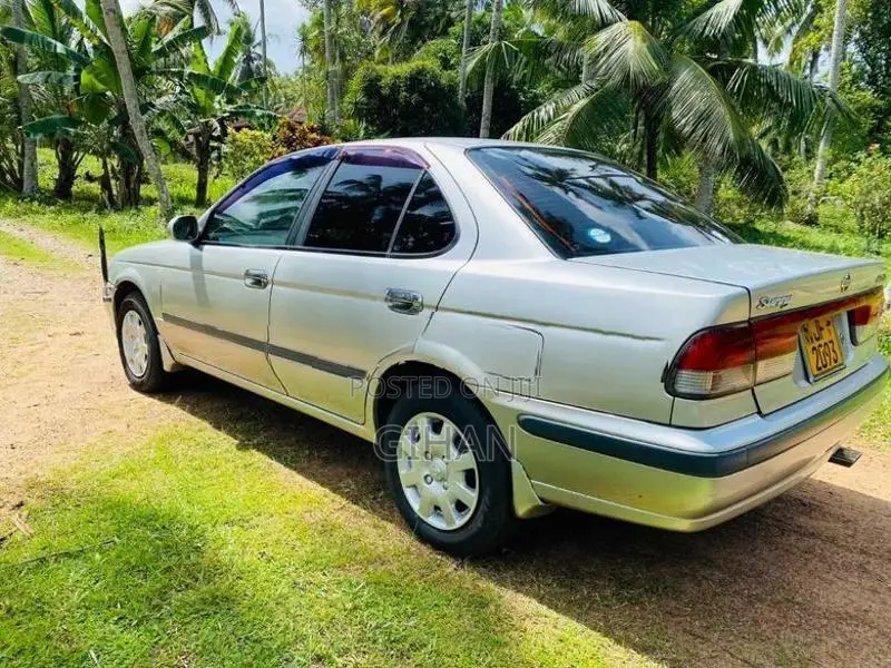 Nissan Sunny 2001