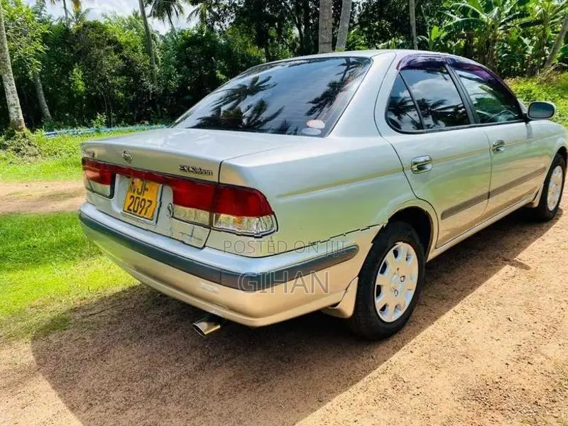 Nissan Sunny 2001