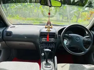 Nissan Sunny 2001