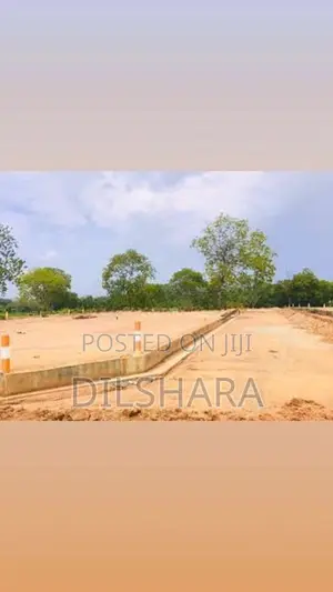 දික්වැල්ල මාතර බස් පාරෙන් ඉඩමක්