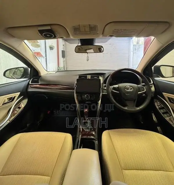 Toyota Premio 2017