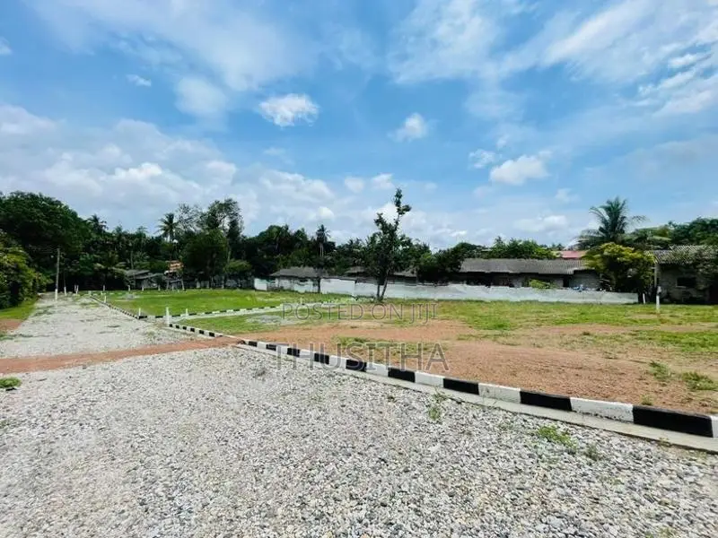 Udugampola නගරයට ආසන්නයෙන් වටිනා ඉඩමක්