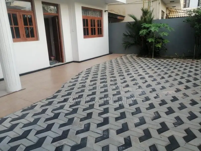 Separate upstairs house for rent in ratmalana