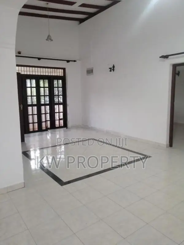 Separate upstairs house for rent in ratmalana