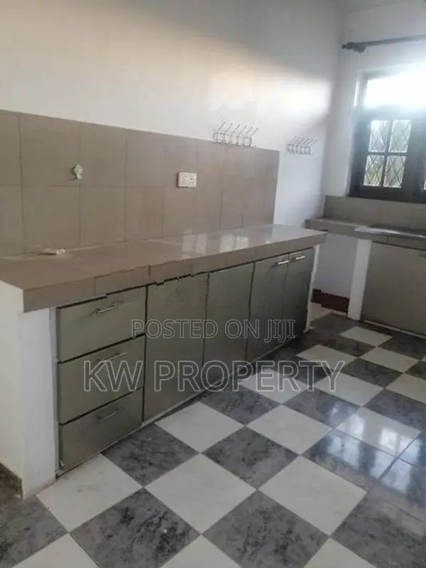 Separate upstairs house for rent in ratmalana