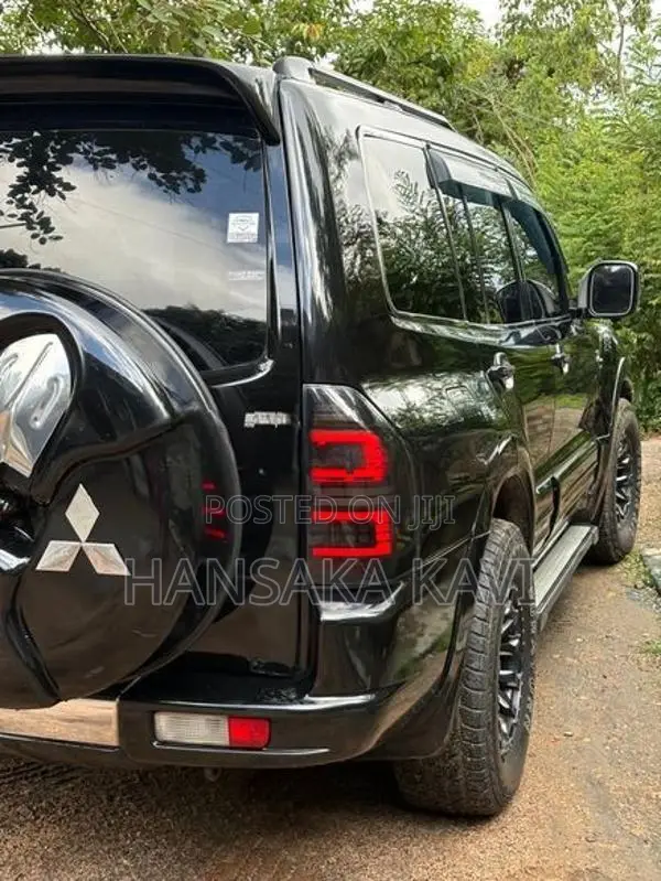 Mitsubishi Montero 2001