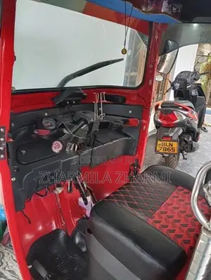 Bajaj RE 2015