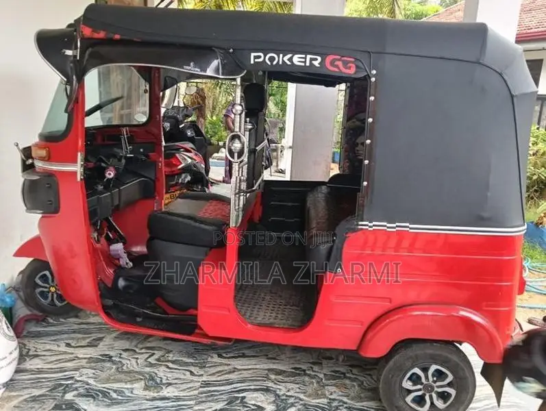 Bajaj RE 2015