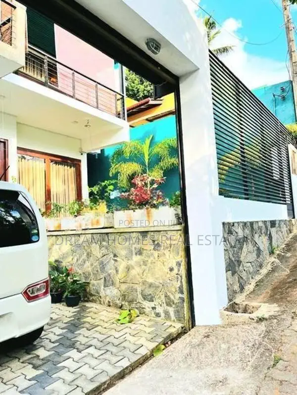 Modern Luxury Home for Rent in Piliyandala