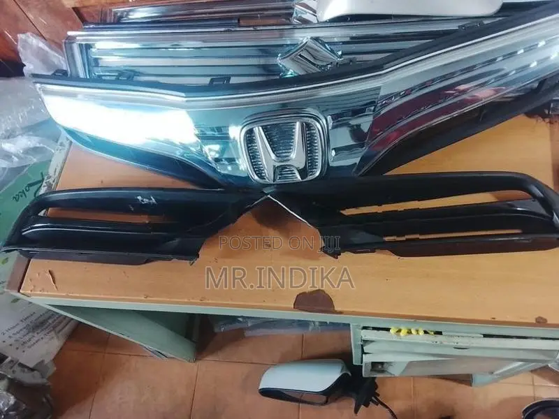 Honda Vezel RV 5 Fog Light Cover