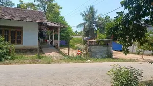 Land with House for Sale in Ampara