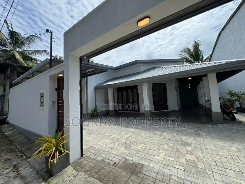 Spacious Almost Brand New House for Sale in Moratuwa Suwarapola