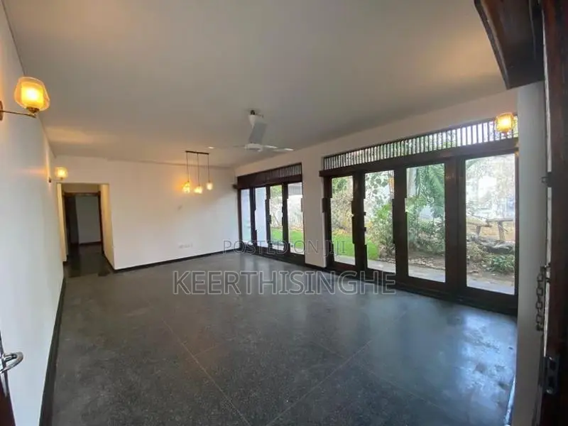 Prime Building for Sale in Park Road Colombo 5