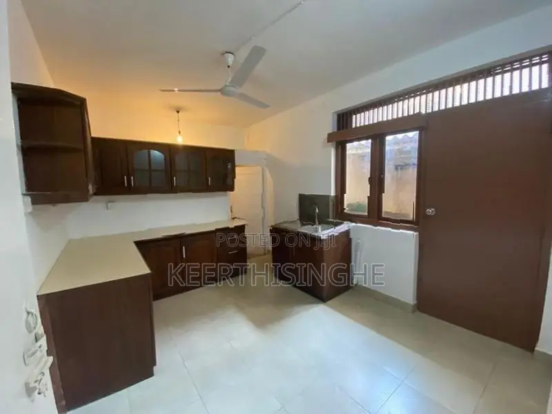 Prime Building for Sale in Park Road Colombo 5