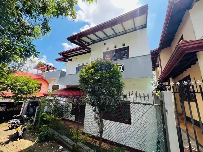 Newly Build 2 Story House for Sale in Thalawathugoda Junction