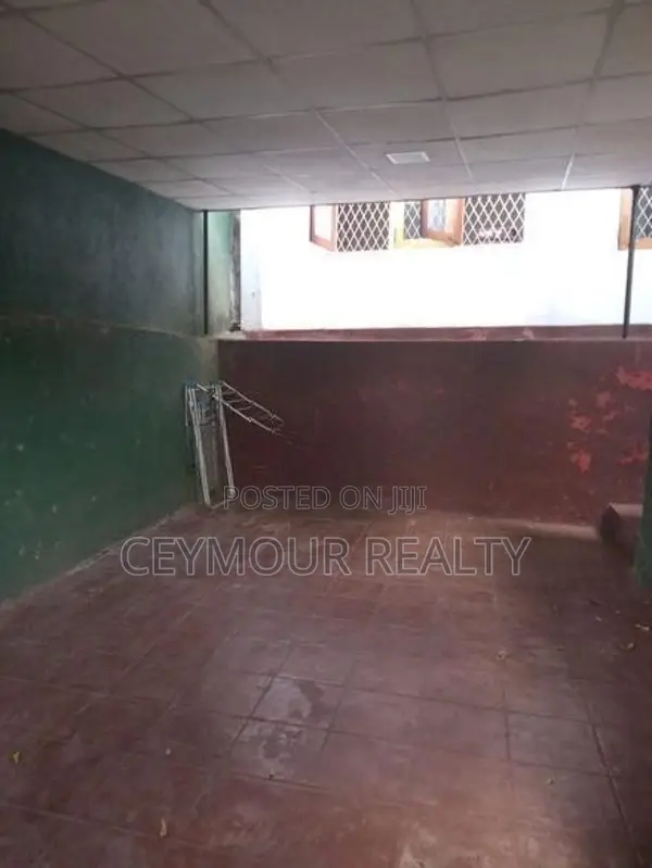 8.4 Perch Prime Residential Land with A House for Sale in Kadawatha
