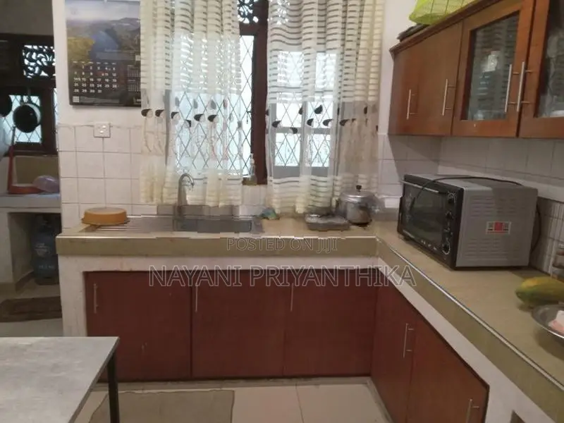 Sharing Rooms for Rent Working Girls - Kottawa
